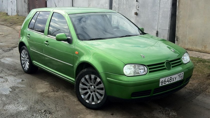 Volkswagen Golf 4 зеленый