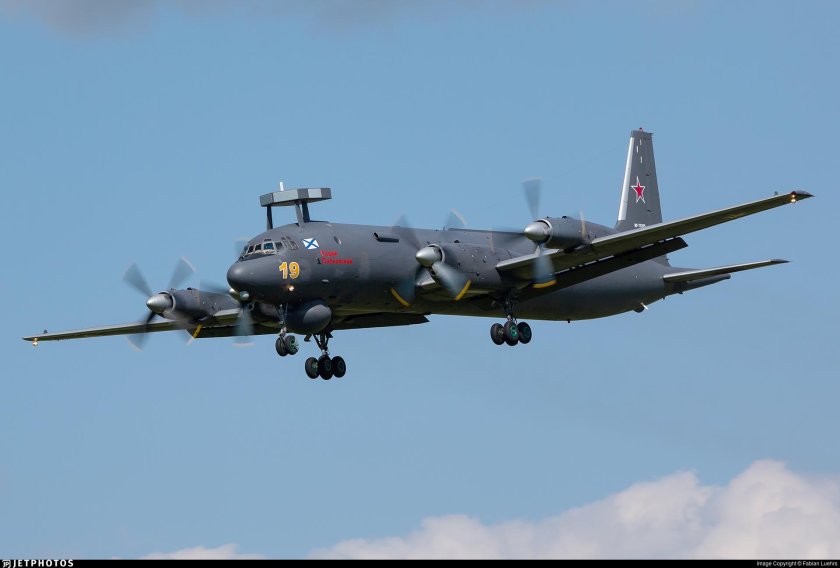 Противолодочный самолет ил-38н