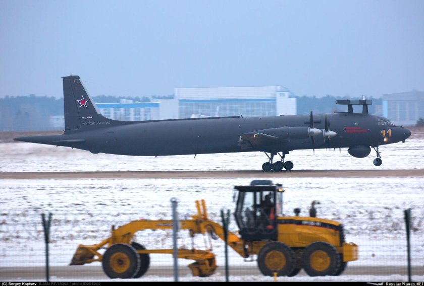 Противолодочный самолет ил-38н