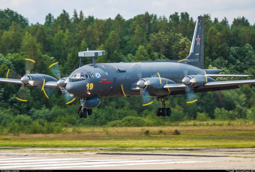 Противолодочный самолет ил-38н