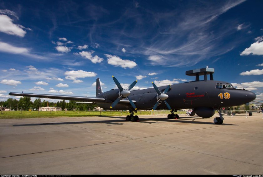 Противолодочный самолет ил-38н