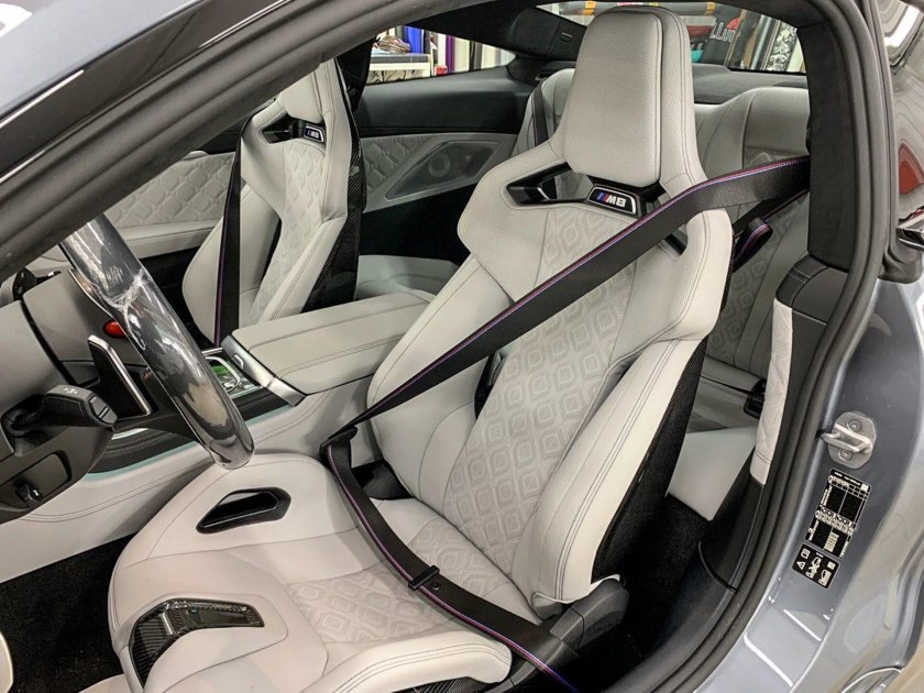 Бмв м 8 компетишн салон