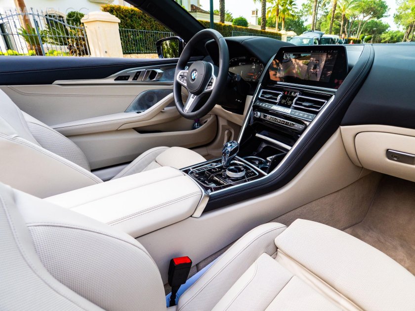 БМВ М 850 салон