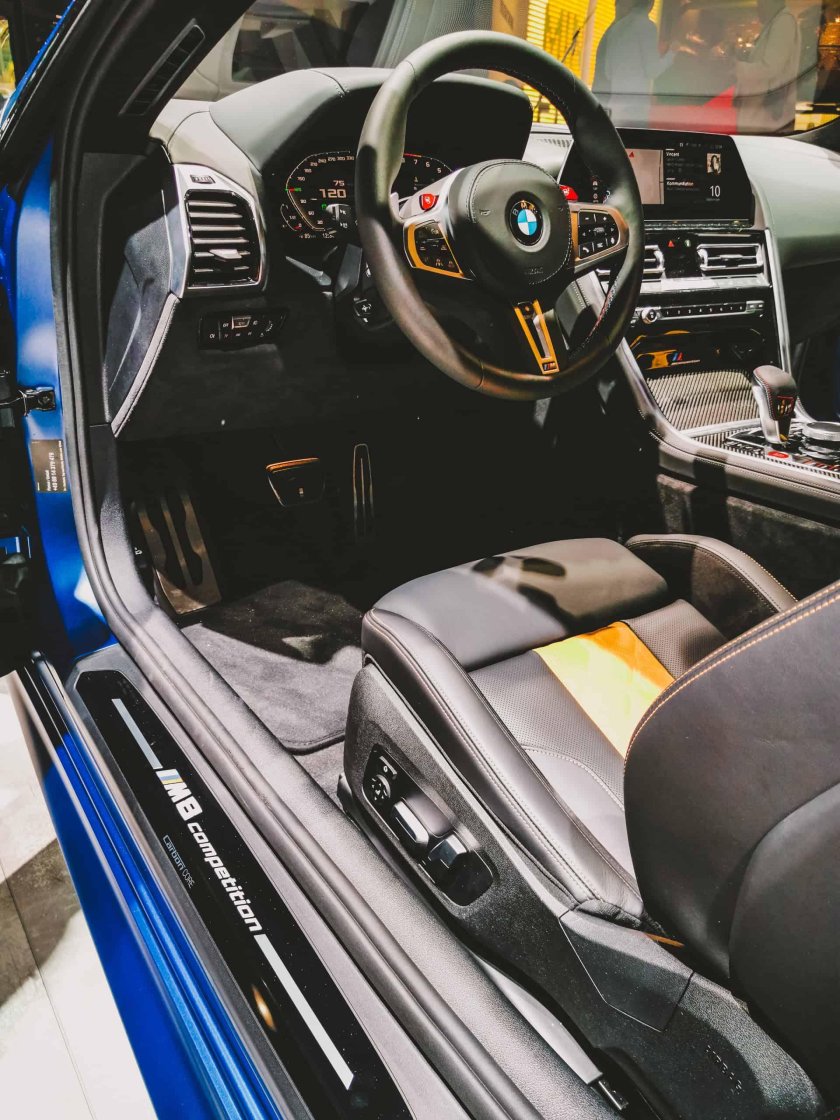 BMW m8 Competition салон