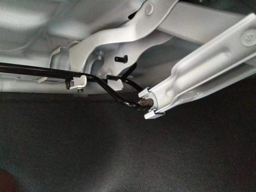 Пружина в багажник Kia Cerato 3