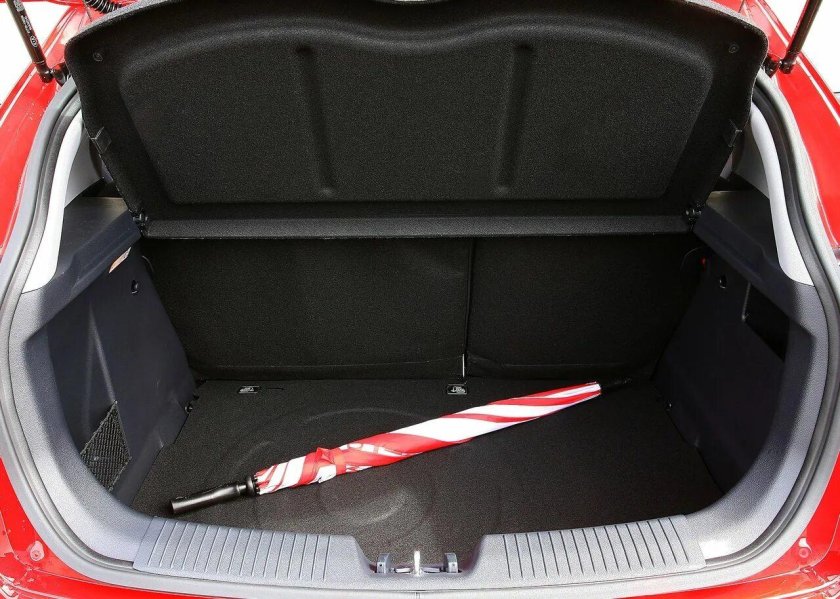 Kia Rio 3 хэтчбек багажник