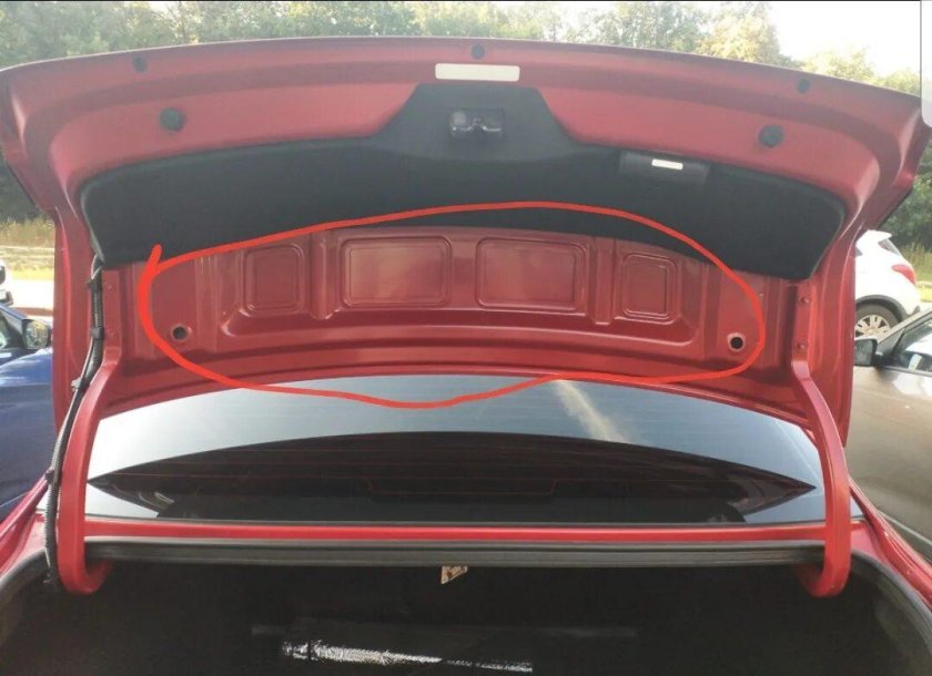 Обшивка крышки багажника Киа Рио 4