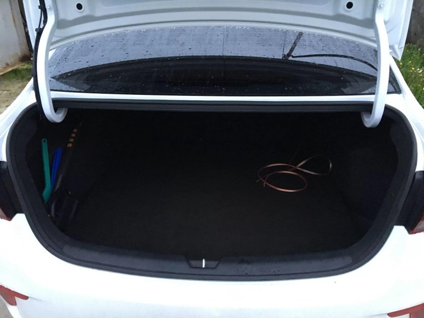 Резинка уплотнительная багажника Киа Рио 3