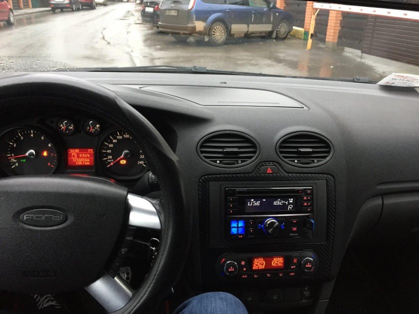 Черная приборка Форд фокус 2