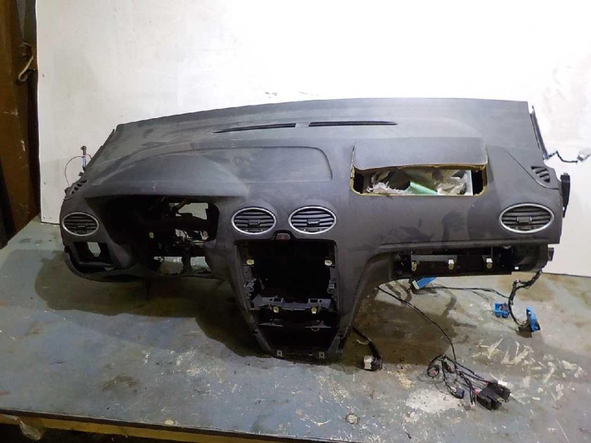 Ford Focus 2 Торпедо