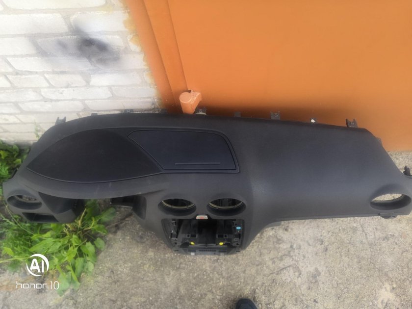 Ford Focus 2 верхний бардачок