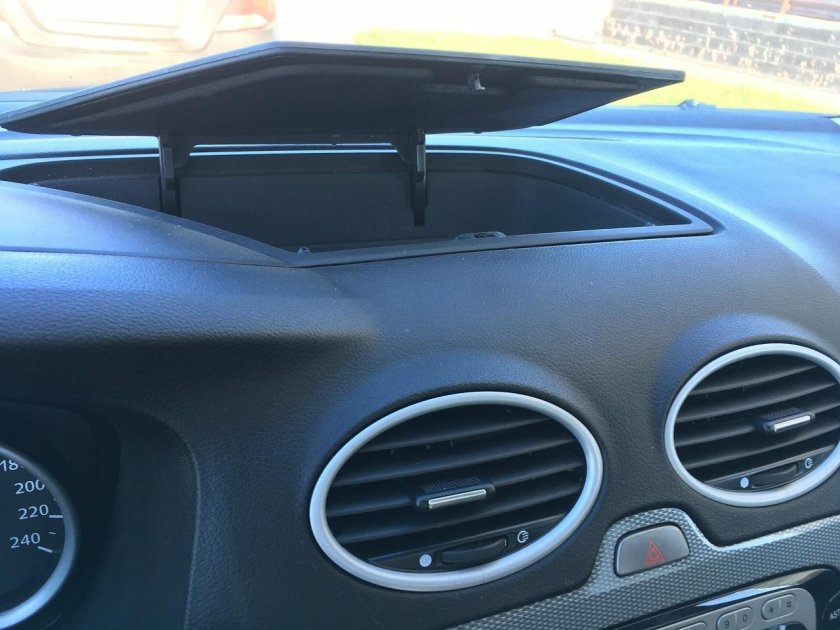 Ford Focus 2 верхний бардачок