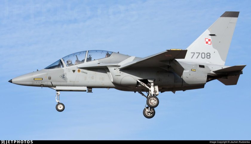 Aermacchi m-346 vs як-130