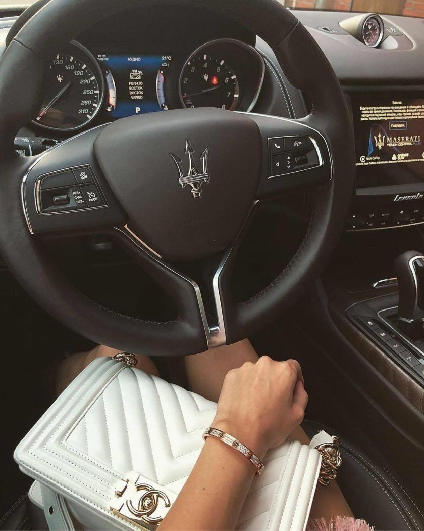 Салон Maserati рулём прикреплённые к мы Зарате