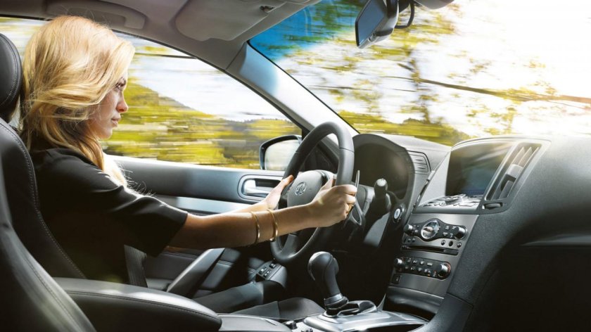 Женщина за рулем