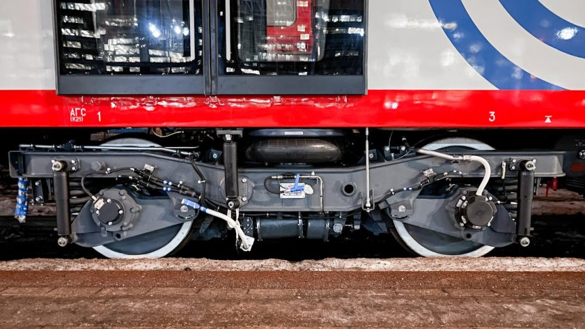 Тележка моторного вагона электропоезда серии 81-775/776/777