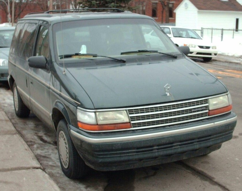 Plymouth Voyager 1990