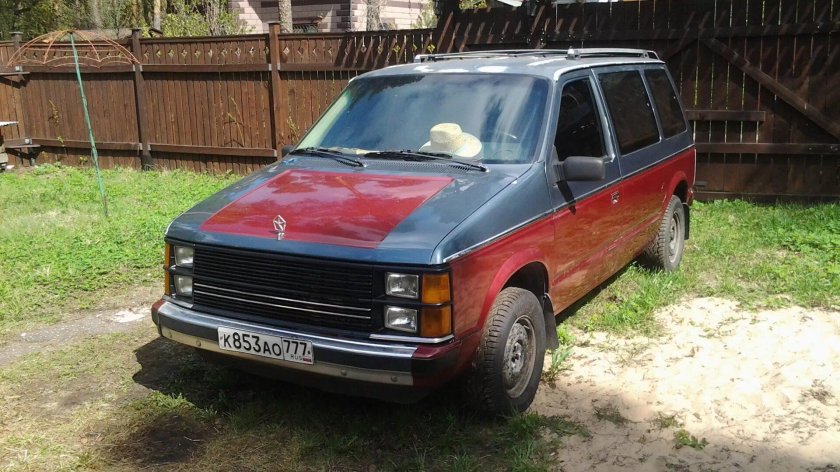 Plymouth Voyager 1984