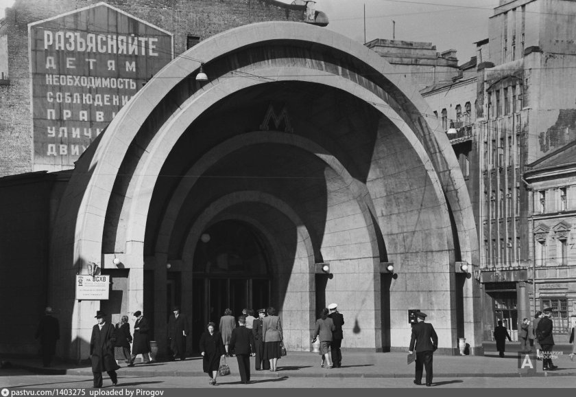 Наземный вестибюль станции метро красные ворота