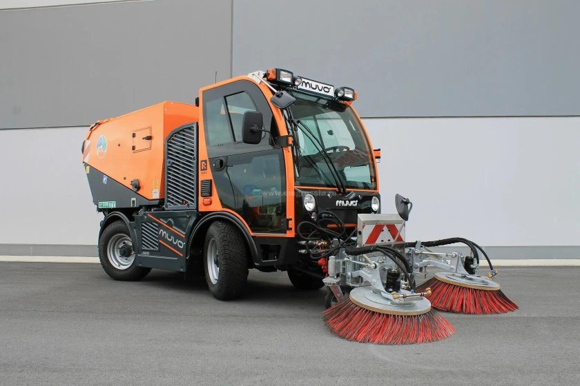 ТКМ-2000 подметально-уборочная