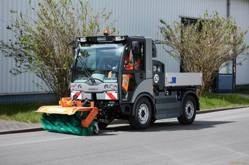 Коммунальная вакуумная тротуароуборочная машина мк2000