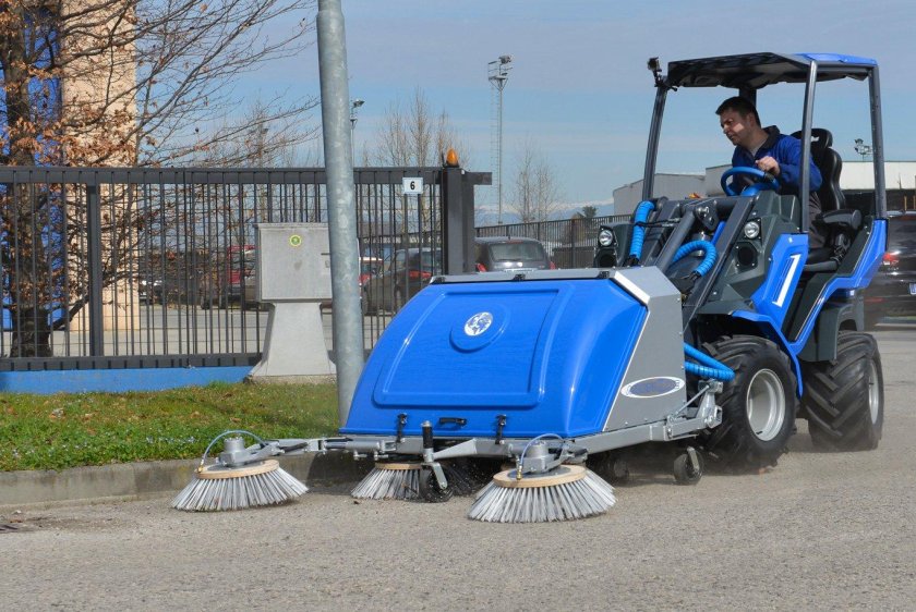 Щетка подметальная MULTIONE