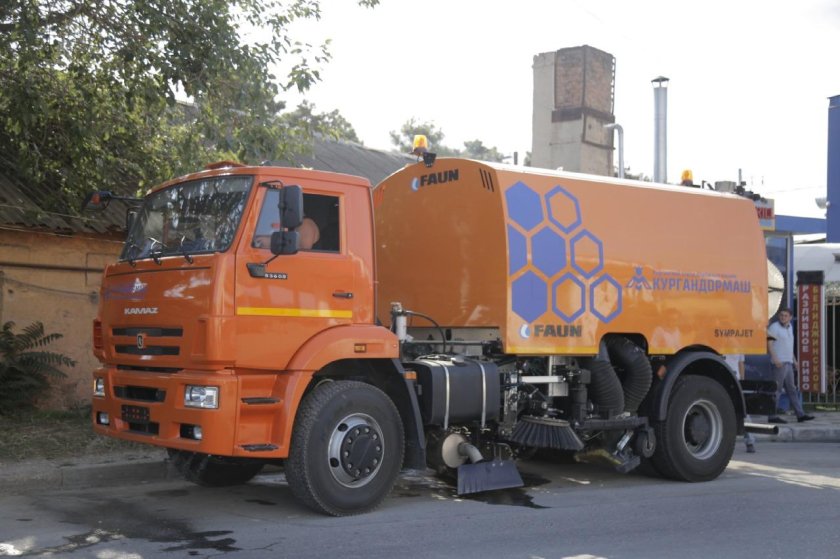 Подметально-уборочная машина Курганский завод