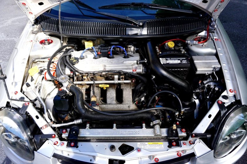 Подкапотка dodge stratus