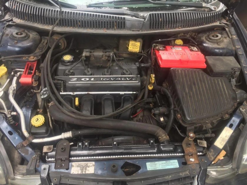 Dodge Neon 2 подкапотка