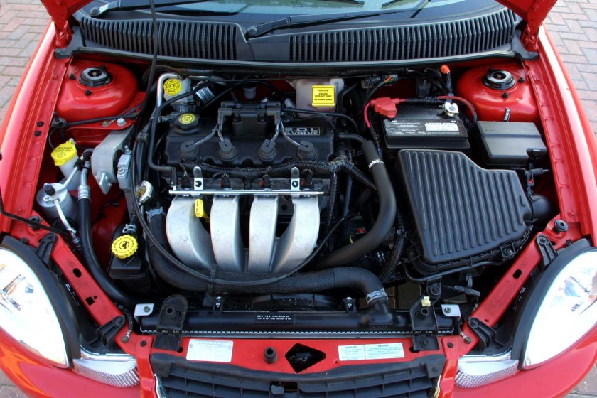 Dodge Neon 2 под капотом