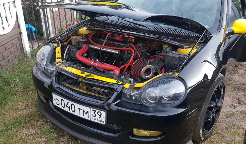 Chrysler Neon подкапотка
