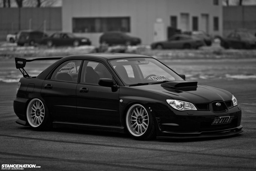 Subaru Impreza WRX STI черная