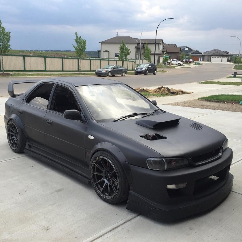 Subaru Impreza GC черная