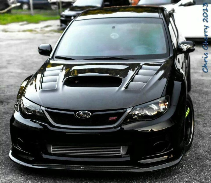 Субару черная