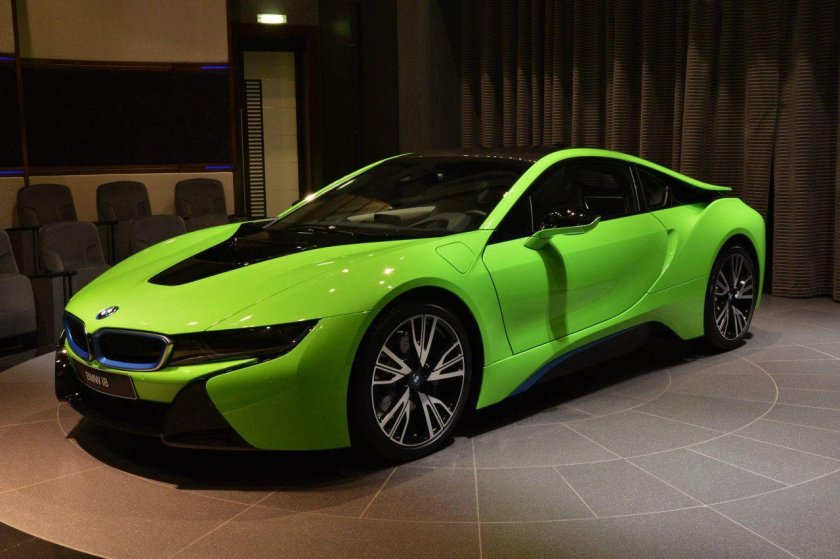 BMW i8 зеленая