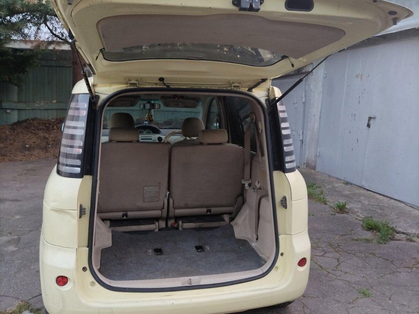 Тойота сиента 2003