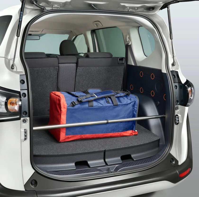 Toyota Sienta 2 багажник