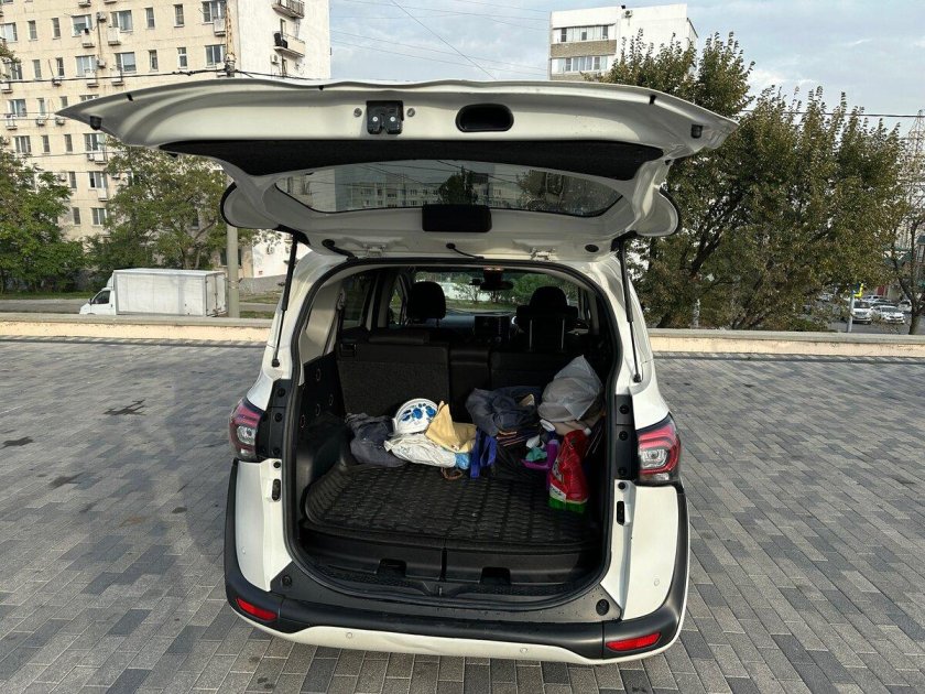 Белая тойота