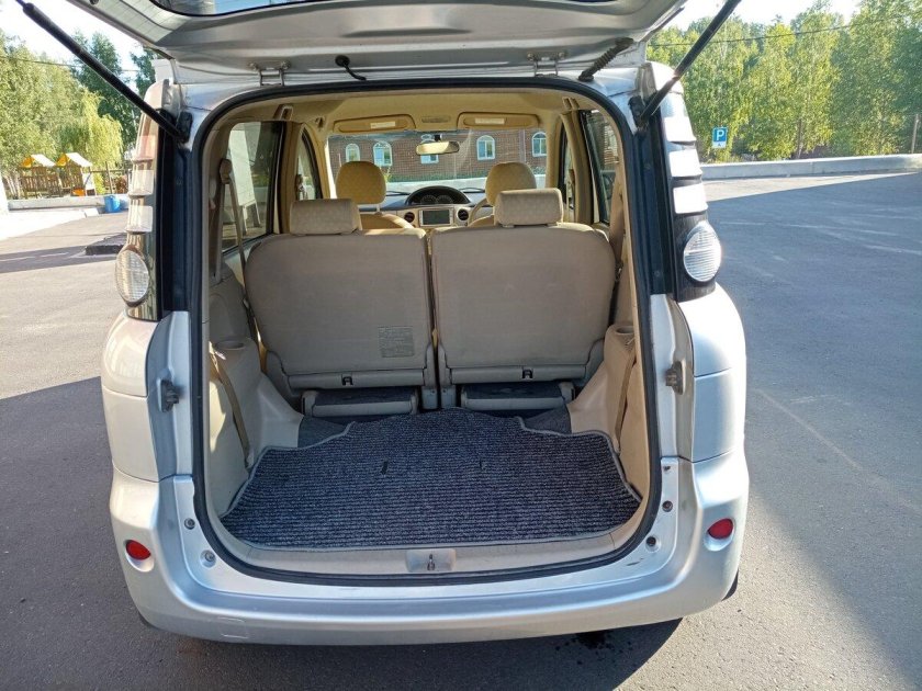 Toyota sienta 1 поколение багажник