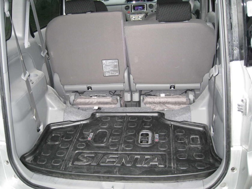 Toyota Sienta 2 багажник