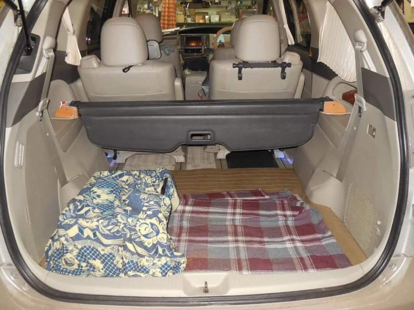 Toyota Sienta 2 багажник