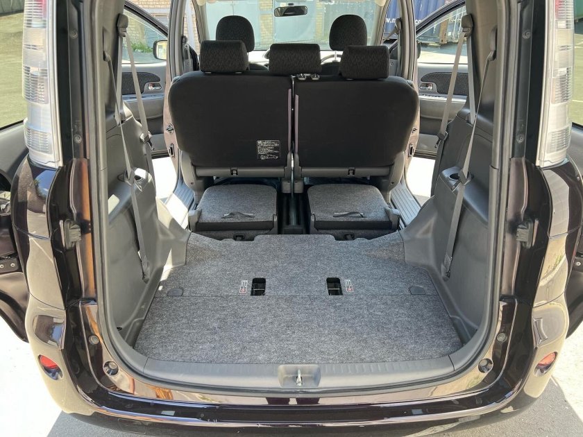 Toyota Sienta 7 мест