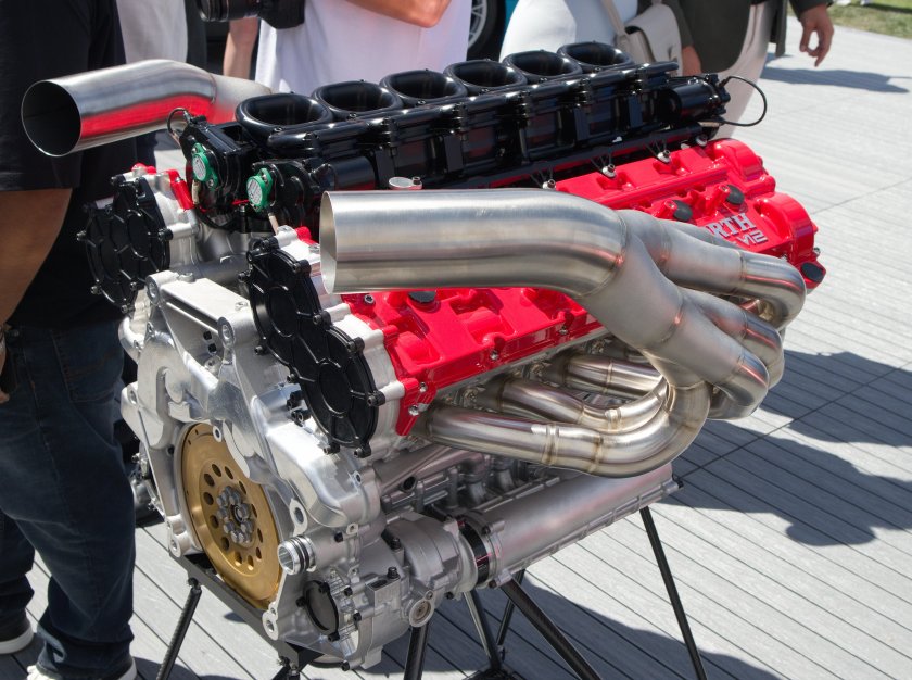 Ferrari enzo engine