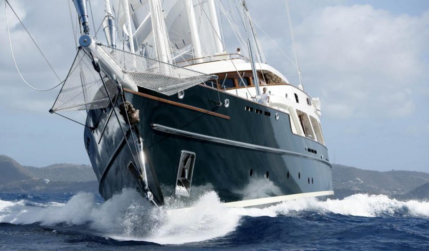 Трехмачтовая яхта EOS