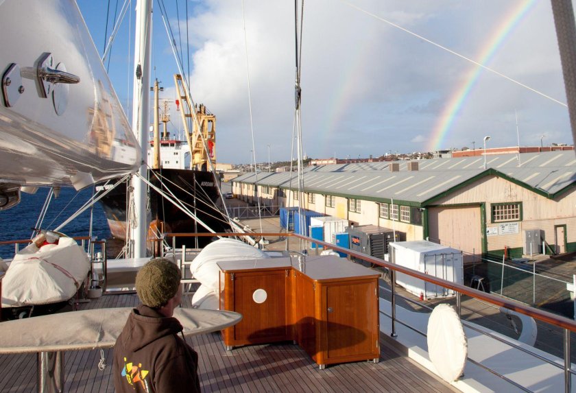 Парусная яхта EOS