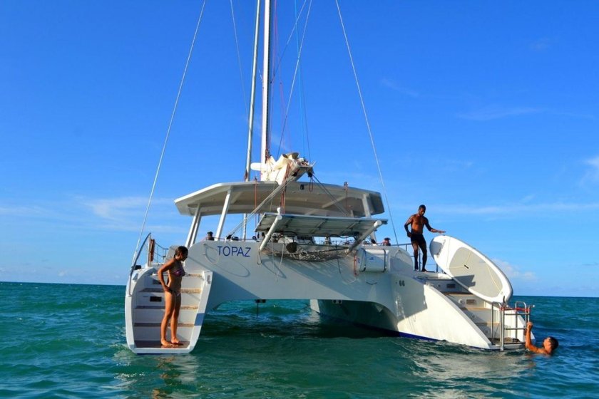 Парусный катамаран Hemisphere