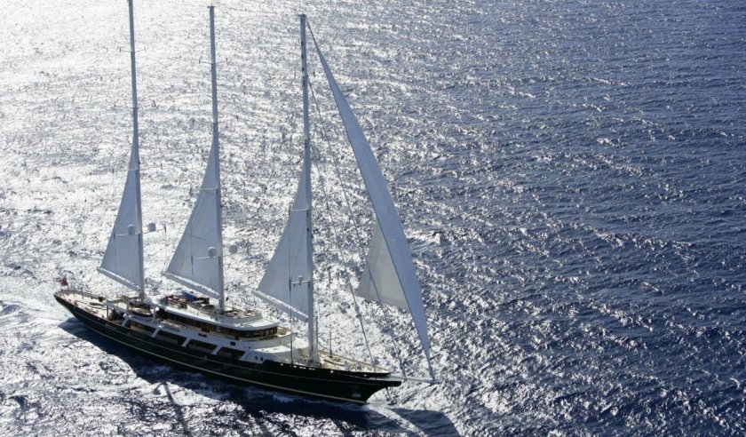 Парусная яхта EOS