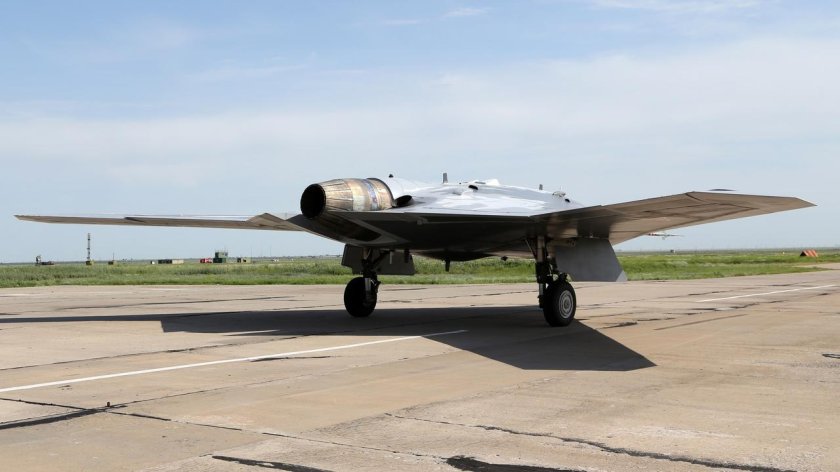 Су 57 и беспилотник охотник