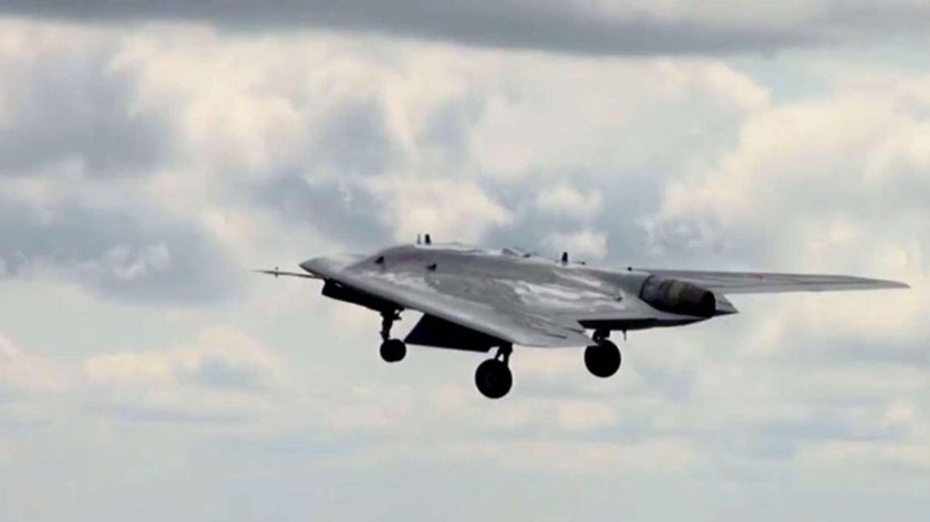 Российский ударный дрон с-70 "охотник"