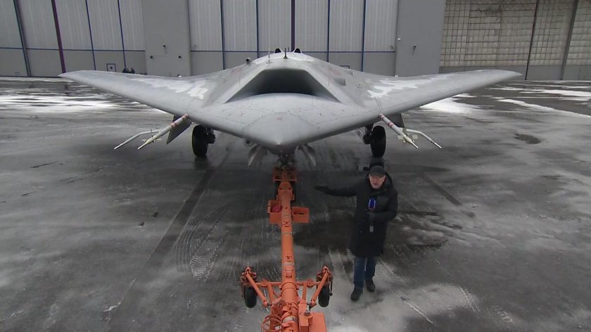 Российский ударный дрон с-70 "охотник"